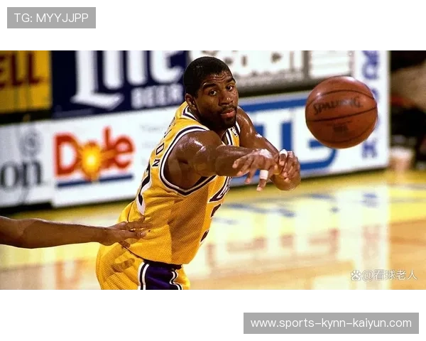 篮球比赛中控球后卫在场上的多重职责及其战术价值解读